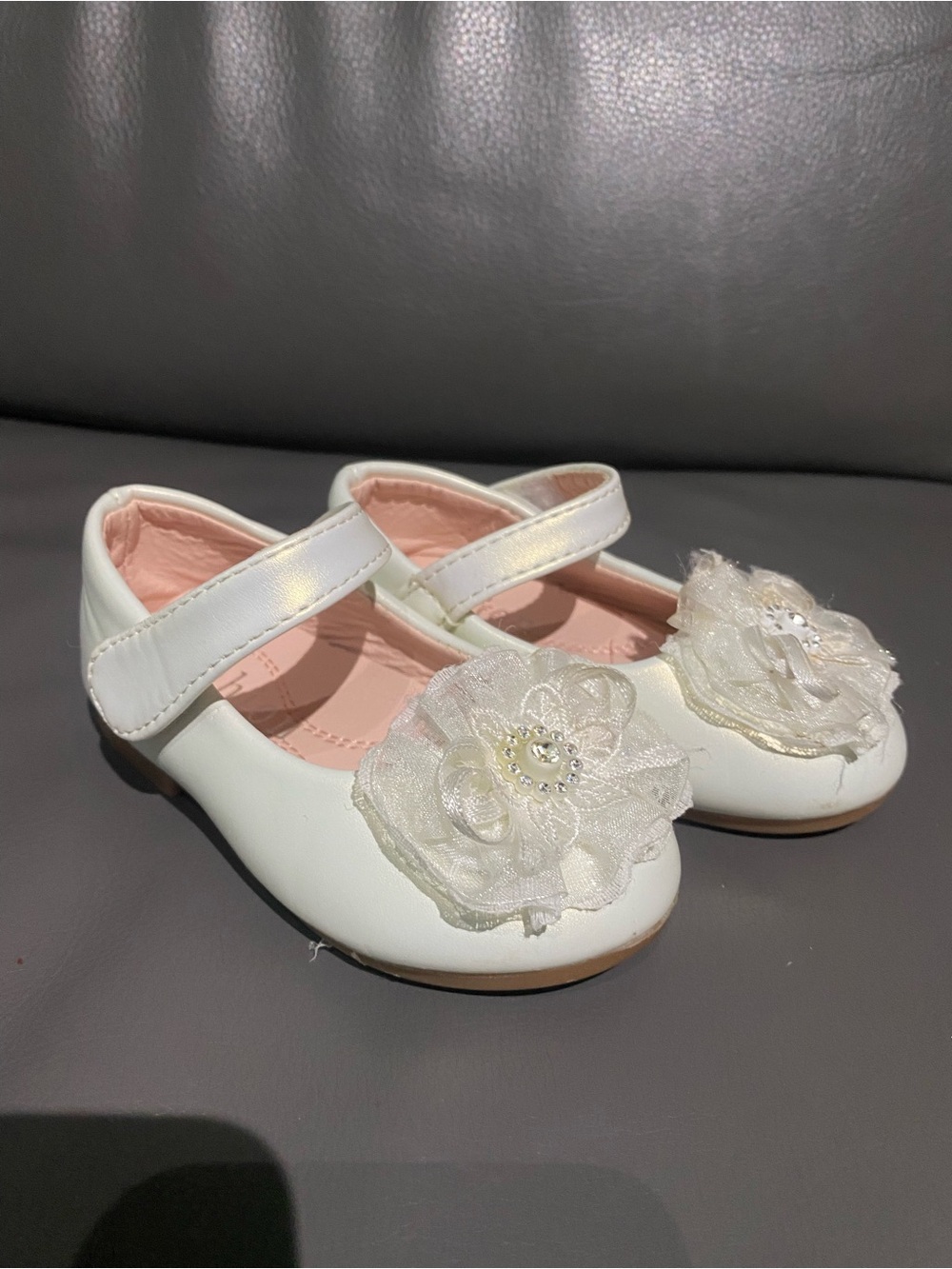 Girls' Sparkle Strap
Dress Shoes - White